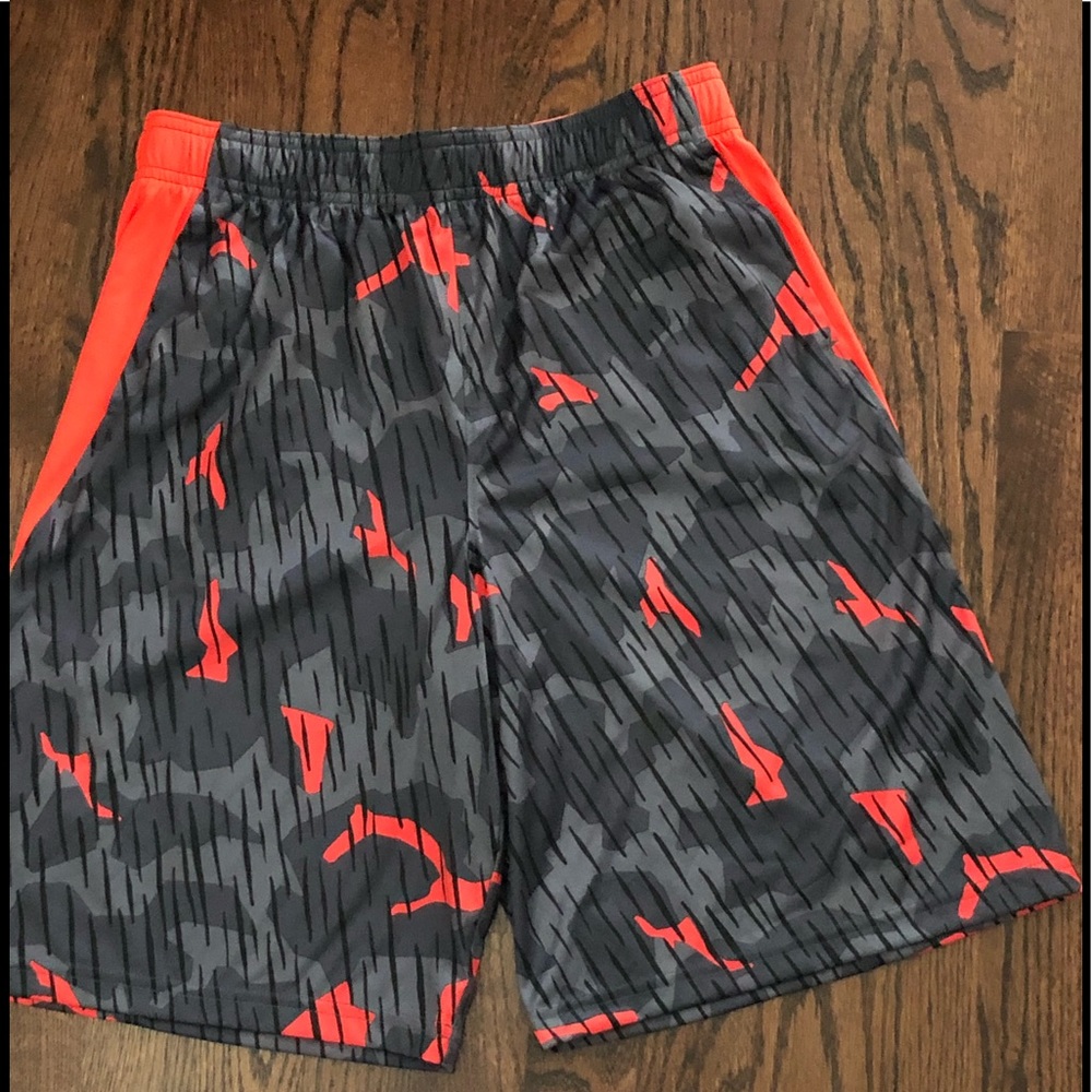NWT New Boys Under Armour Shorts YLG Large